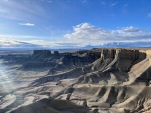 Moonscape Overlook Guide: A Journey Near Hanksville, Utah