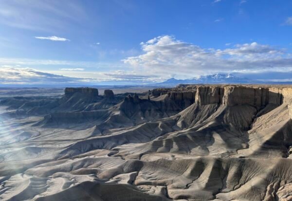 Moonscape Overlook Guide: A Journey Near Hanksville, Utah
