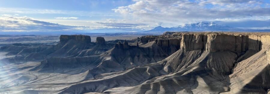 Moonscape Overlook Guide: A Journey Near Hanksville, Utah