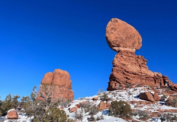 Balanced Rock: Essential Guide for Hikers in Arches National Park