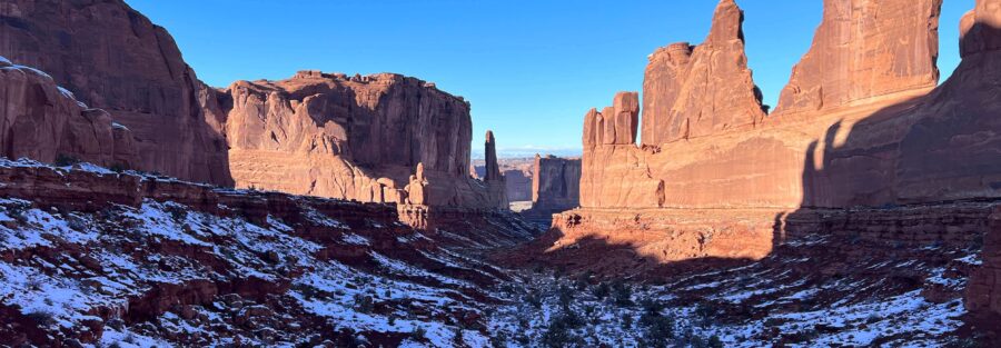 A Complete Guide to Hiking Park Avenue in Arches National Park