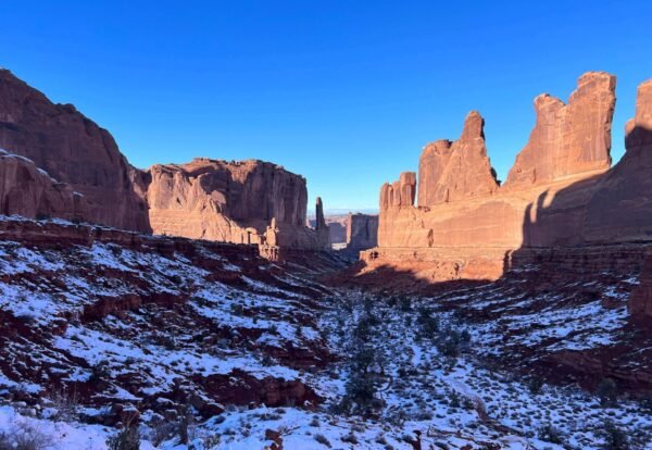 A Complete Guide to Hiking Park Avenue in Arches National Park