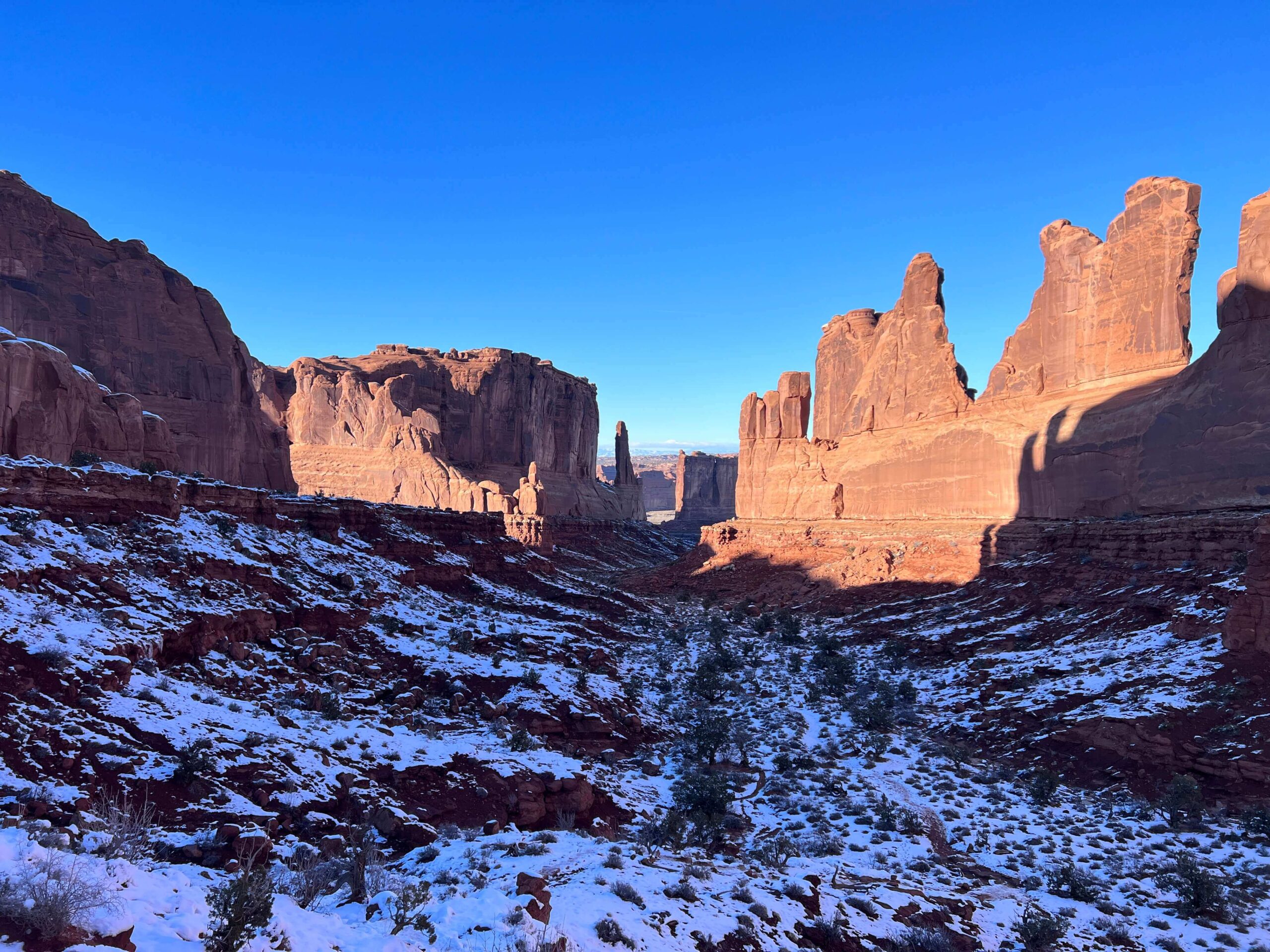 A Complete Guide to Hiking Park Avenue in Arches National Park
