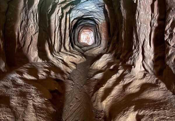 Exploring the Belly of the Dragon: A Hiking Guide Near Kanab, Utah