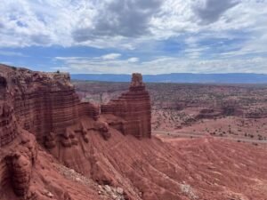 A Complete Guide to Hiking Chimney Rock Loop Trail in Capitol Reef National Park, Utah
