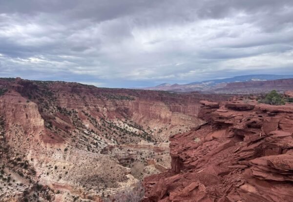 A Guide to Hiking Goosenecks & Sunset Point in Capitol Reef National Park, Utah