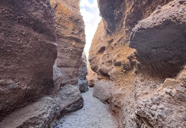 Hiking Spooky Canyon in Lake Mead