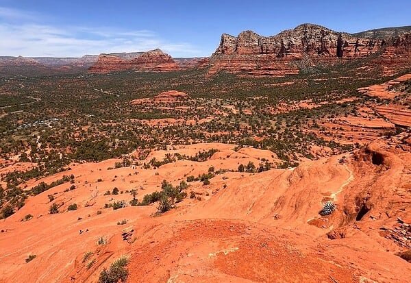 Scenic view along Bell Rock Trail in Coconino National Forest, Sedona, Arizona